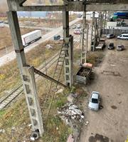 Konstrukcja budynku istniejącego z charakterystycznymi słupami z betonu i stalowymi ukośnicami. Fot. Sergiy Umanskiy.