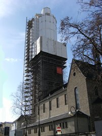 Estrutura de andaimes para torre de igreja em Kerpen (© Klimpel)