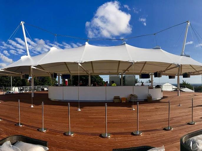 Grande plano do Champagne Bar (© ptprojects)