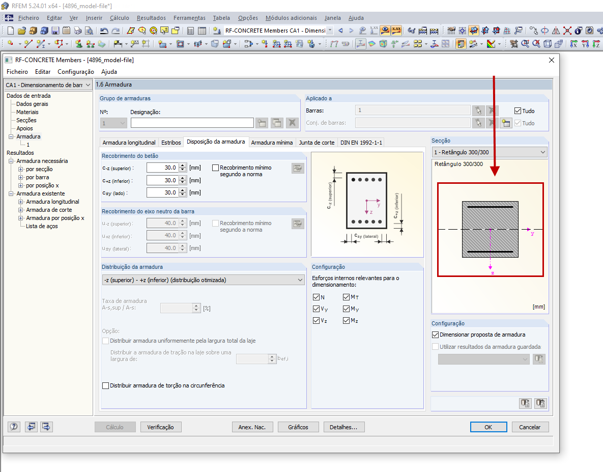 Secção de betão com armadura e eixo do centro de gravidade