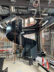 Escada em caracol durante a montagem (© Matrix Consulting Engineers Ltd)