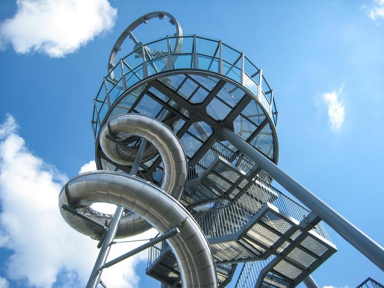 A torre de escorregas Vitra é uma atração turística absoluta: Torre de observação com escorrega e obra de arte.