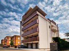 Edifício de madeira laminada cruzada de seis andares em Modena, Itália, dimensionado pela Ergodomus