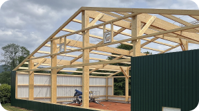 Pavilhão de ténis do Bob-Club Fürth durante a construção com estrutura de aço visível.