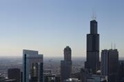 A imagem mostra a Willis Tower, conhecido pelo seu projeto estrutural de Fazlur Rahman Khan.