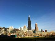 Willis Tower, arquitetura impressionante, domina a silhueta da cidade com sua altura marcante e design inconfundível.