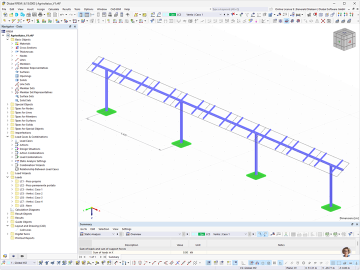 Visualização de um modelo RFEM de uma estrutura de aço para suporte de uma instalação fotovoltaica.