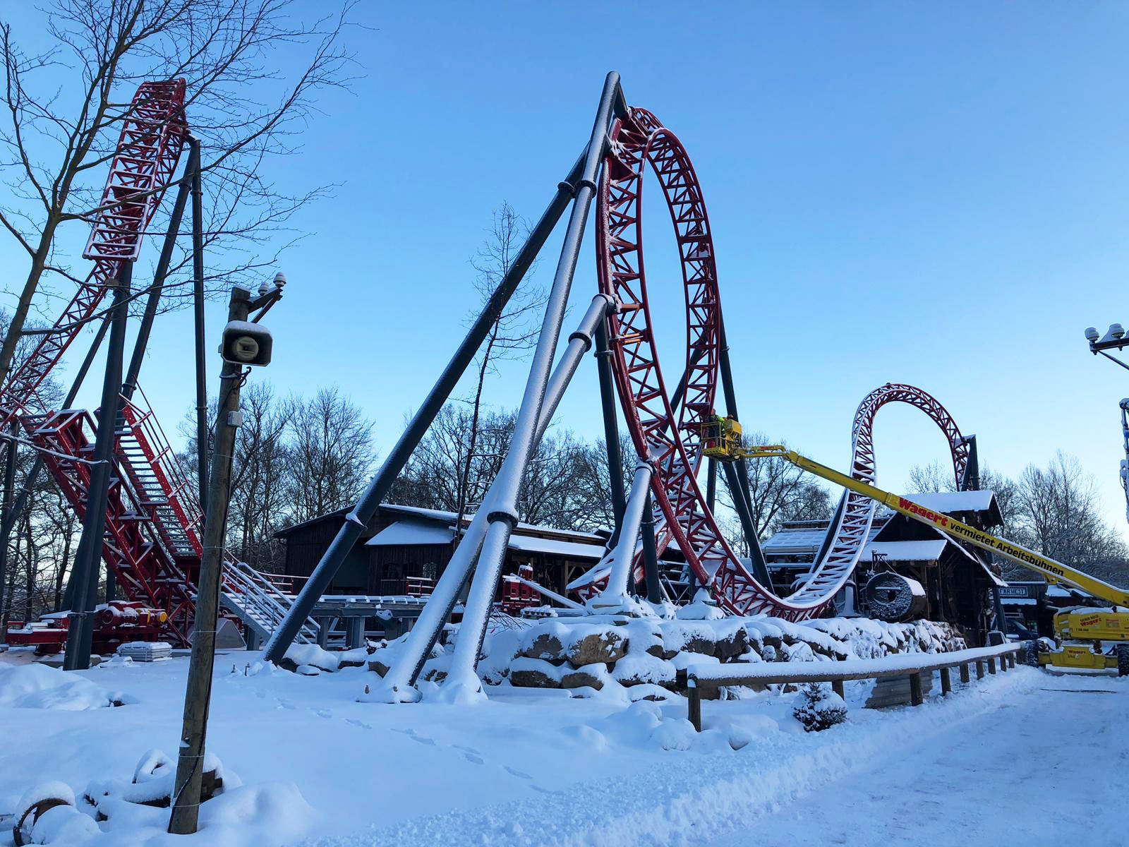 Американская горка Big Dipper Coaster «Dynamite» во время монтажа (© Weiß Beratende Ingenieure)