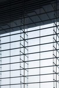 Innenansicht der Stahl-Glas-Fassade (© CreatAR Images)
