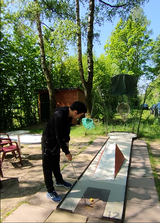 Мини-гольф - это настоящее удовольствие только вдвоем