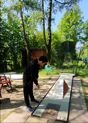 Мини-гольф - это настоящее удовольствие только вдвоем