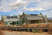 Низкотехнологичная архитектура в «Earthship Biotecture»: Жизни во впечатляющих и абсолютно автономных зданиях.