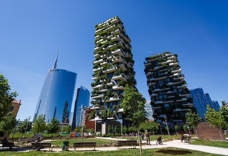 Bosco Вертикальная ферма в Милане, Италия, является прекрасным примером архитектуры минимальных технологий.
