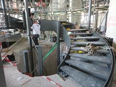 施工中的螺旋楼梯（©Vic Obdam Staalbouw BV）