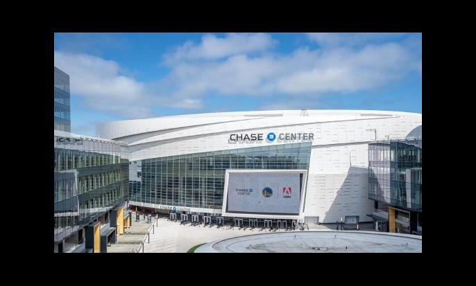 球馆入口区域的玻璃幕墙 (© Enclos Corp.)