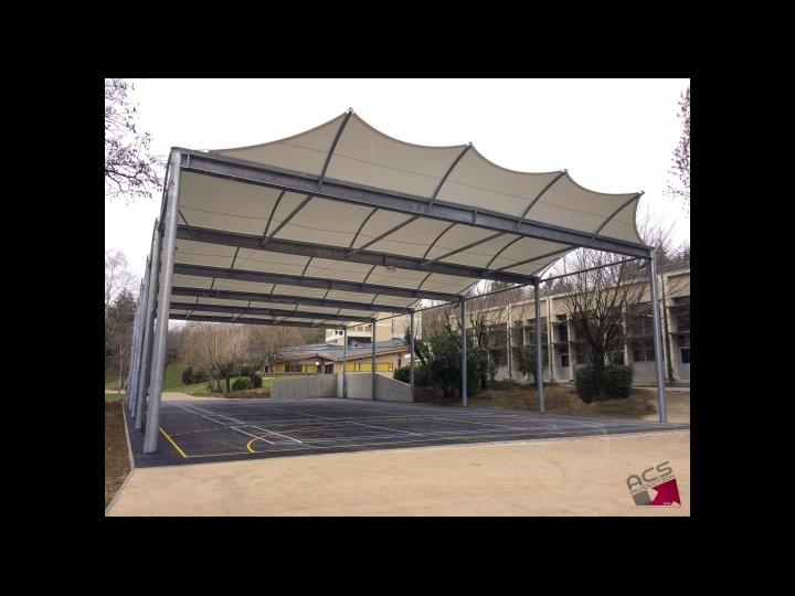 法国学校运动场张拉膜结构 (© ACS Production)