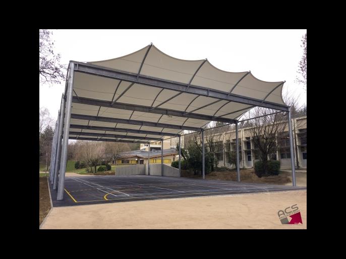 法国学校运动场张拉膜结构 (© ACS Production)