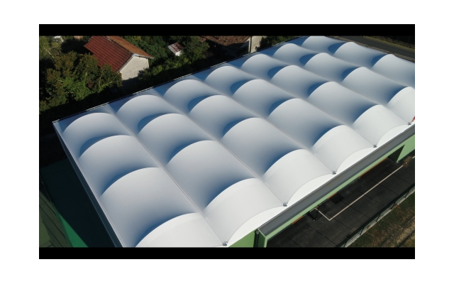 Luftaufnahme des Tennisplatzes in Belin-Béliet (© ACS Production)