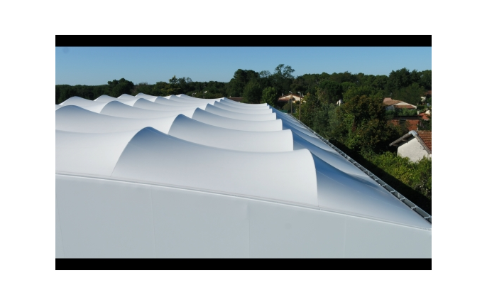 网球场张拉膜顶棚 (© ACS Production)