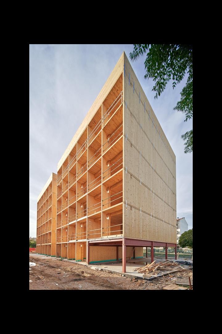 Straßenansicht der Wohnanlage im Bauzustand (© Egoin)