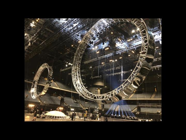 环形舞美结构安装 (© T&E Support)