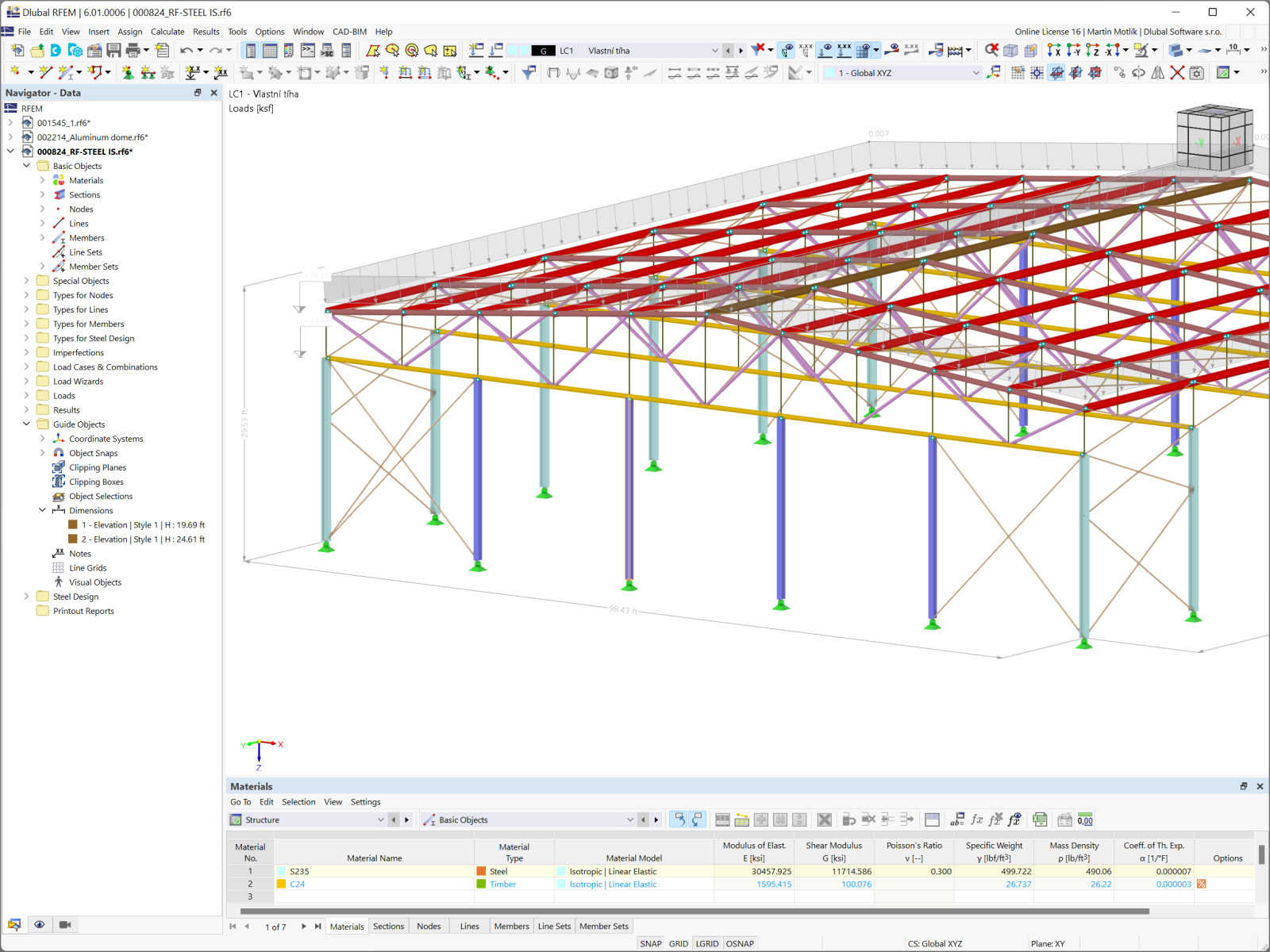 这幅图展示了一个用 RFEM 6 设计冷弯薄壁型钢截面的钢结构厂房模型。