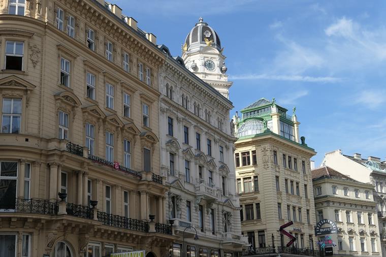 维也纳市中心的历史建筑外墙