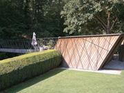 步行桥与花园设备房(© 4juu architekten)