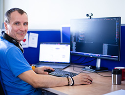 Abstrakte Darstellung globaler Softwareentwicklungsaufgaben und Ingenieurunterstützung