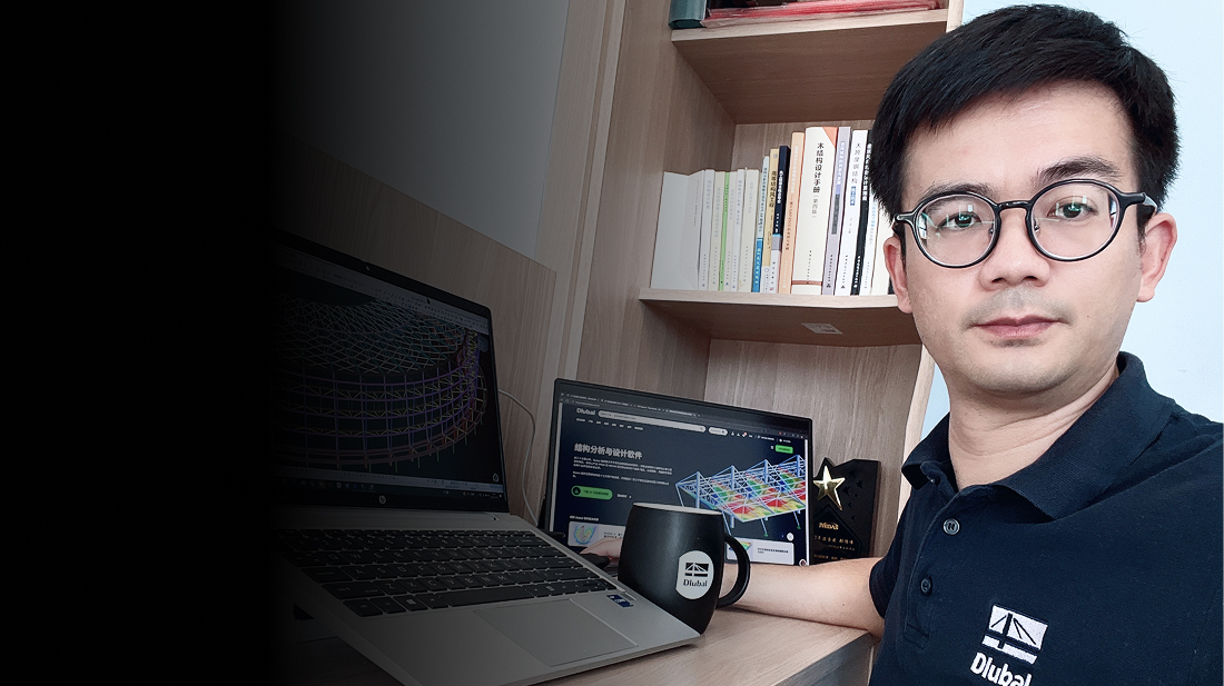 Weiwei Zheng的正面照，背景为办公室环境，神态自然。