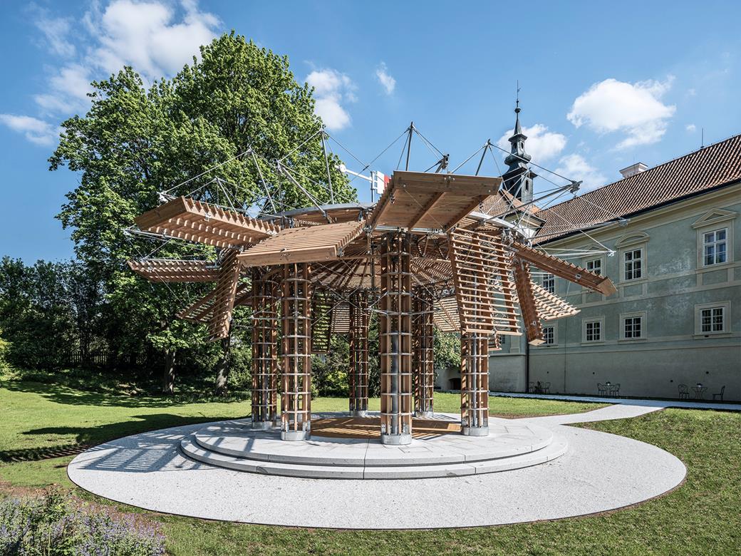 使用木结构建造的拉迪奇城堡动力亭，由 TIMBER DESIGN s.r.o. 设计。